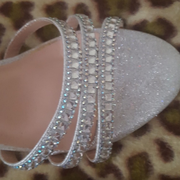 Silver and gemstone strapped high heel shoes - Picture 2 of 2
